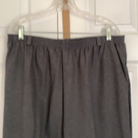 Classic Collection grey pant with elastic waist - Picture 4 of 12
